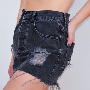 DISTRESSED JEAN MINI SKIRT